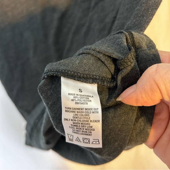 Aeropostale New York Gray Butterfly Tee size S (3) - Picture 4 of 4